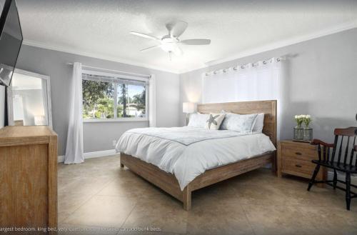 Upscale Pompano Beach Getaway Home, 3 Bed, 2 Bath, Sleeps 8