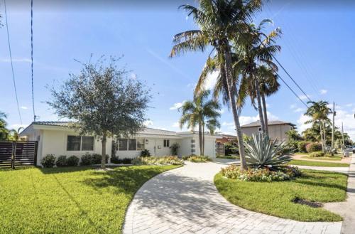 Upscale Pompano Beach Getaway Home, 3 Bed, 2 Bath, Sleeps 8