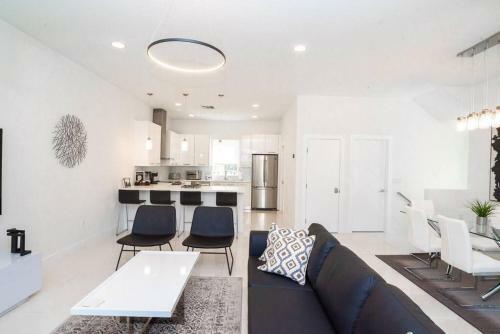 Ocean Front Contemporary 3 Bedroom Townhouse.