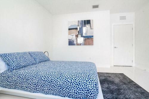 Ocean Front Contemporary 3 Bedroom Townhouse.