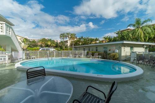 Gorgeous Nautical Condo Near Beach