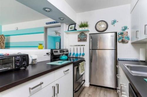 Gorgeous Nautical Condo Near Beach