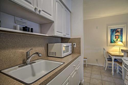 Pineapple Place Apartment Less Than Half-mi To Beach!
