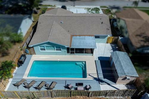 Heated Pool Home 5 Minutes From Beach, Sleeps 8!