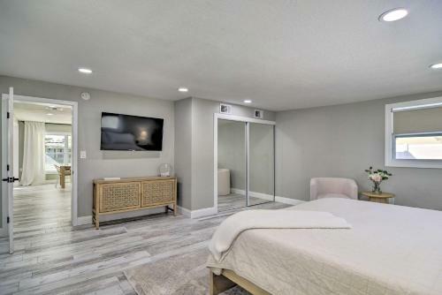 Updated Coastal Home With Patio About 2 Mi To Beach