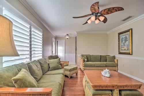 Sunny Seminole Gem With Screened Lanai And Pool!