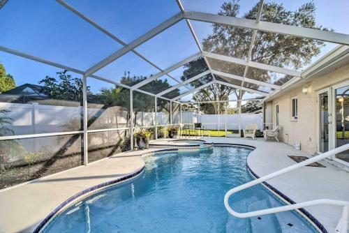 Sunny Seminole Gem With Screened Lanai And Pool!
