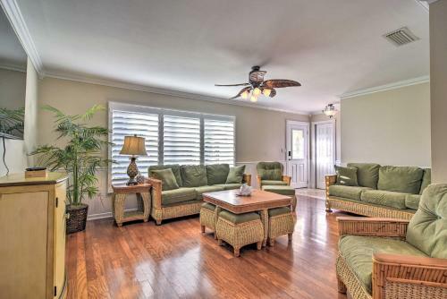 Sunny Seminole Gem With Screened Lanai And Pool!