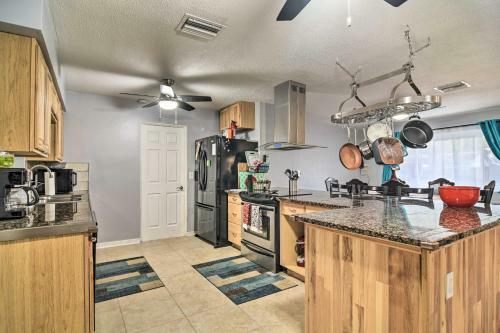 Sunny Hideout With Fenced-in Yard Pets Welcome