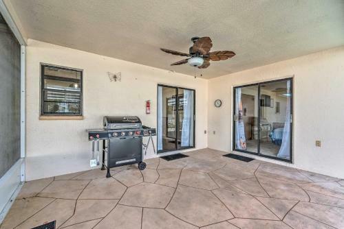 Sunny Spring Hill Hideout With Lanai And Pool!