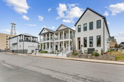 The Belmont Carriage House