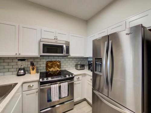 Beach Front - Updated 3 Bedroom Condo Located On 7th Floor