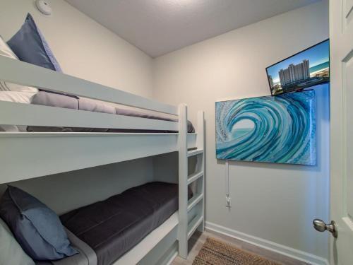 Beach Front - Updated 3 Bedroom Condo Located On 7th Floor