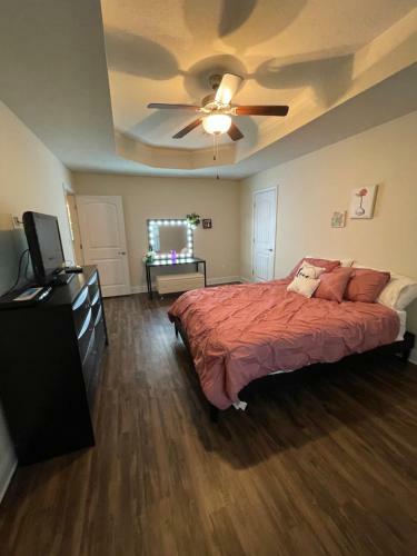 Perfect Location, Spacious Near Downtown/nas/beach