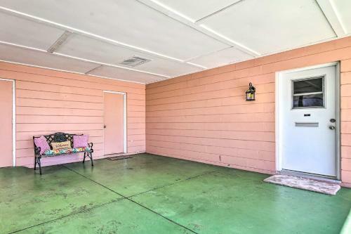 Spacious Ranch-style House With Pool Access!