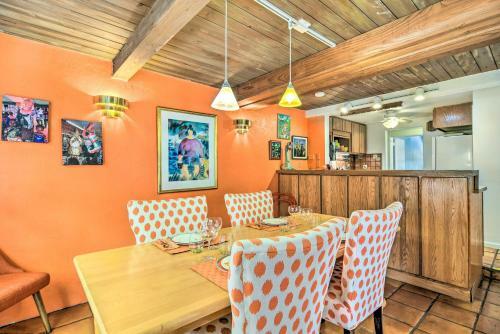 Vibrant Florida Home Less Than 3 Mi To St Pete Beach