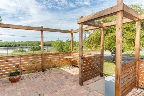 Casa Tranquila - 3 Bed 2 Bath Upper Story Apartment