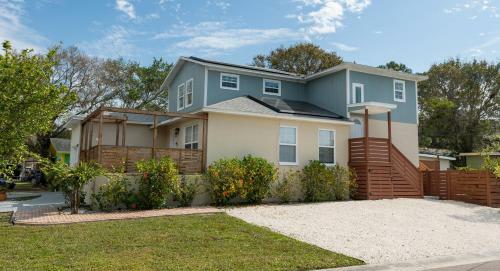 Casa Tranquila - 3 Bed 2 Bath Upper Story Apartment