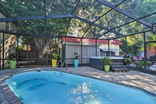 Cottage With Fire Pit About 3 Mi To St Pete Beach!