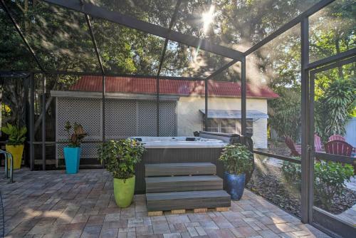 Cottage With Fire Pit About 3 Mi To St Pete Beach!