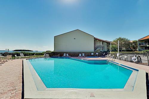 Holiday Island 44d