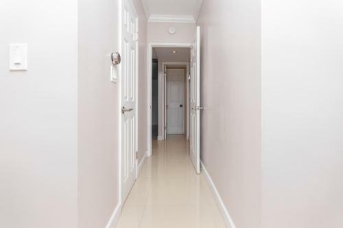 Bright Apartment With Balcony And Nice View - 2br 1ba