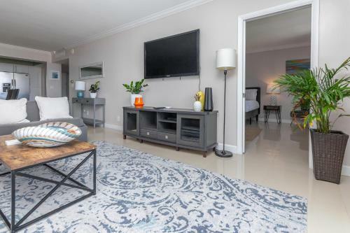 Bright Apartment With Balcony And Nice View - 2br 1ba