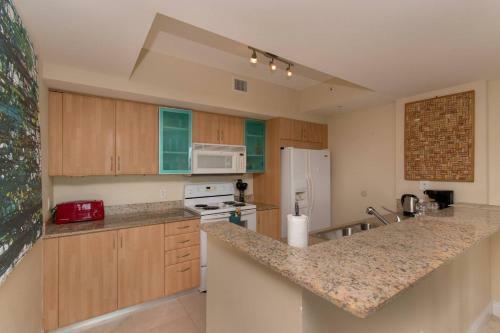 Stylish Modern 2bd/2bth Apt. Min To Beach