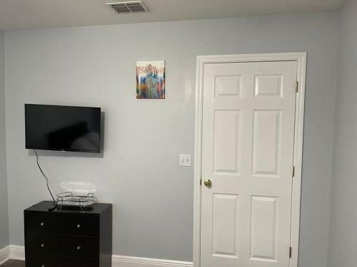 Cheerful 3-bedrooms With Free Parking On Premises
