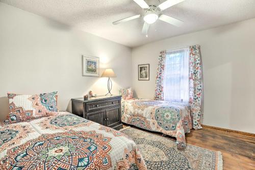 Acworth Retreat With Fireplace, Deck, 3 Acres!