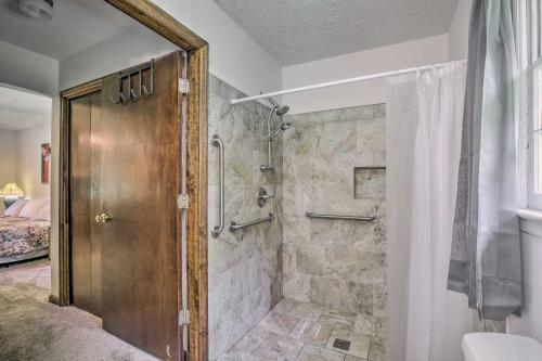 Tranquil Home - 1 Mile From Downtown Acworth!