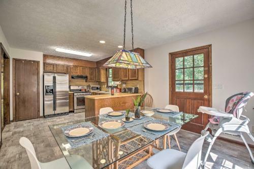 Tranquil Home - 1 Mile From Downtown Acworth!