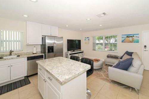 Lovely Cottage - Close To Siesta, Shops & Dining