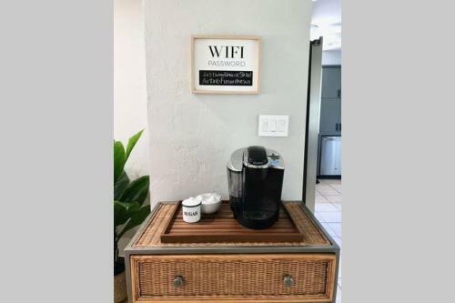 Boho Vibe 3b/2b Centrally Located Alta Vista Home