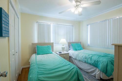 Cozy Tropical Bungalow Duplex With Heated Pool