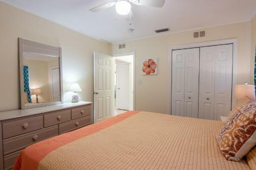 Cozy Tropical Bungalow Duplex With Heated Pool