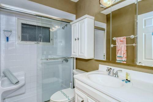 Pool Home - Close To Beach, Restaurants & More !!!!