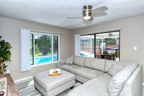 Pool Home - Close To Beach, Restaurants & More !!!!