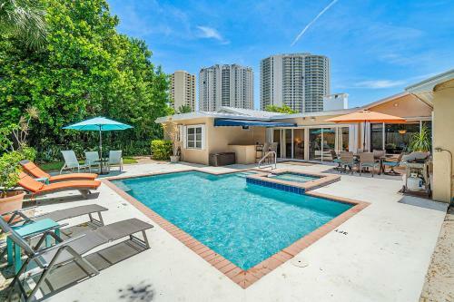 4b/3b Gem W/heated Pool/jacuzzi - Steps To Beach