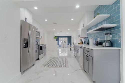 Newly Renovated 5 Bed/3 Bath Modern Home