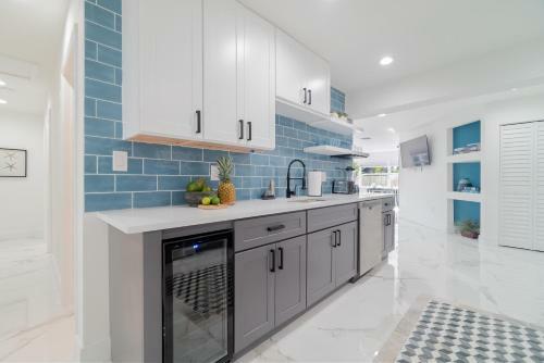Newly Renovated 5 Bed/3 Bath Modern Home