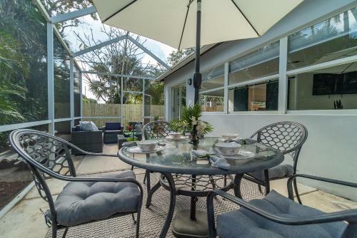 Newly Renovated 5 Bed/3 Bath Modern Home