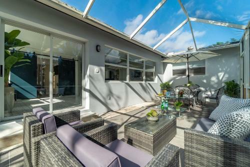 Newly Renovated 5 Bed/3 Bath Modern Home