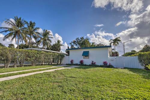 Colorful West Palm Beach Home With Private Yard