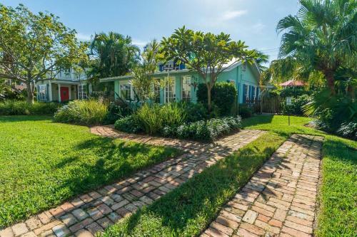 Bahama Breeze Bungalow Vacation Rental