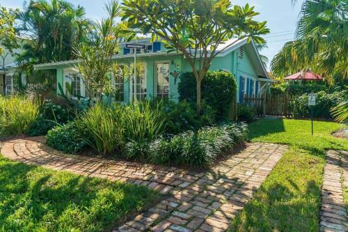 Bahama Breeze Bungalow Vacation Rental