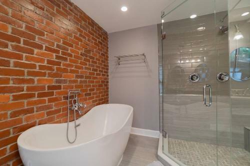 Northwood Harbor Home 3 Bed - 3 Baths