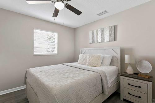 Stylish Tampa Oasis With Fire Pit And Heated Pool!