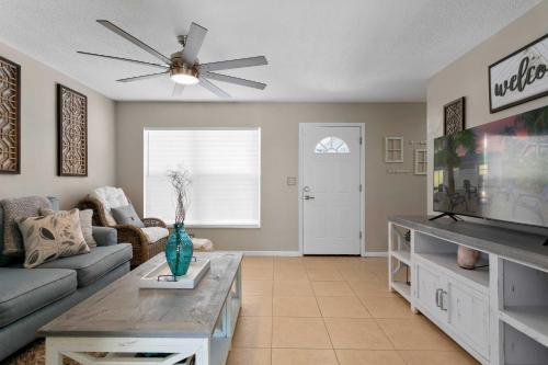 Stylish Tampa Oasis With Fire Pit And Heated Pool!
