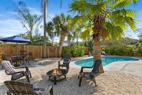 Stylish Tampa Oasis With Fire Pit And Heated Pool!